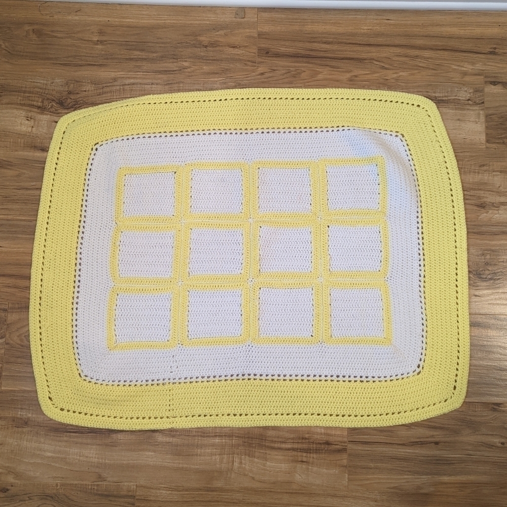 HANDMADE hand knit crochet blanket 42”x30”